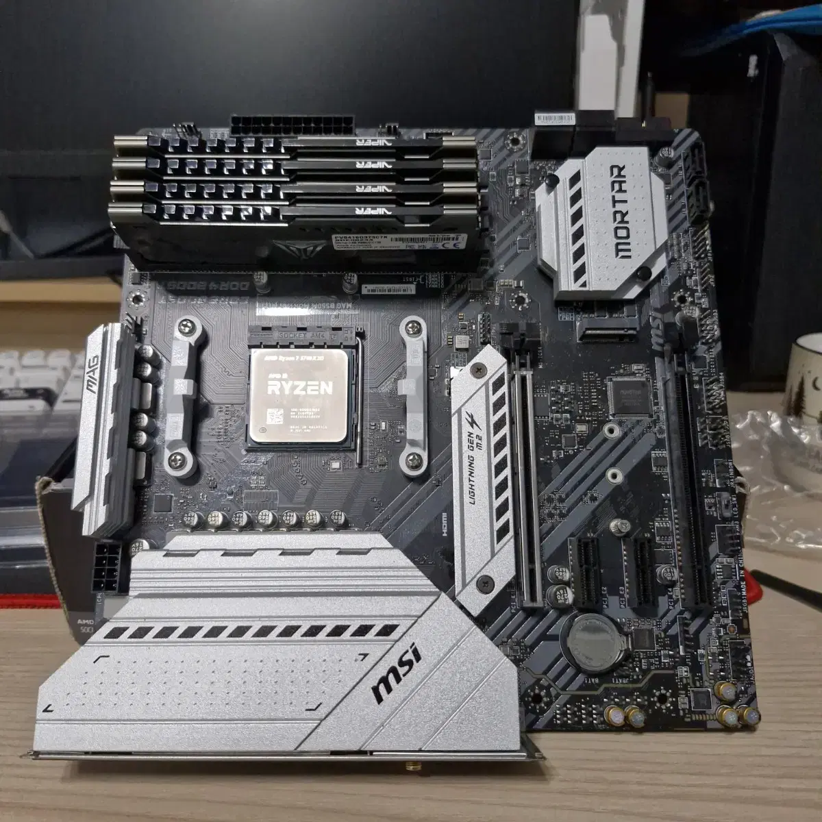 AMD 5700X3D 및 보드 메모리 세트 팝니다.